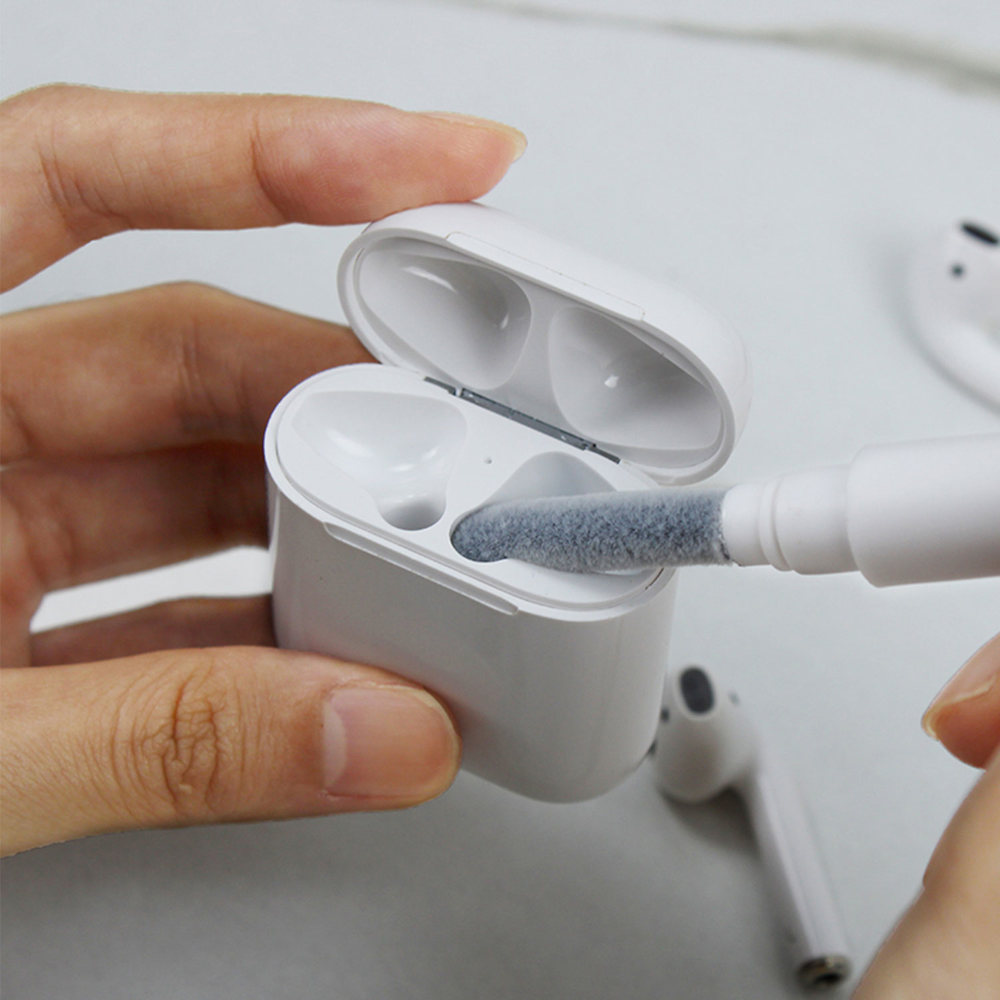 Essentials Cleaning Kit In Ear - case