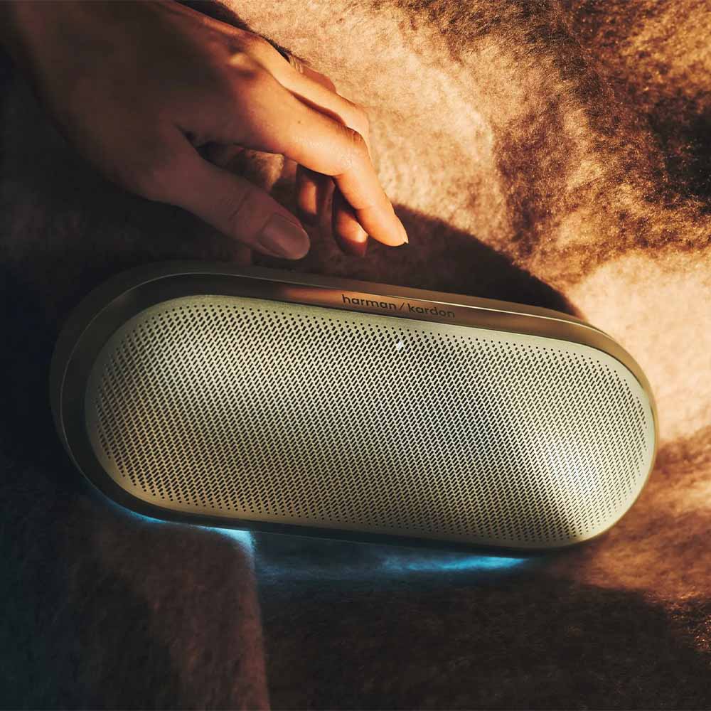 Harman Kardon Luna 2 Bluetooth Speaker - Lifestyle 4