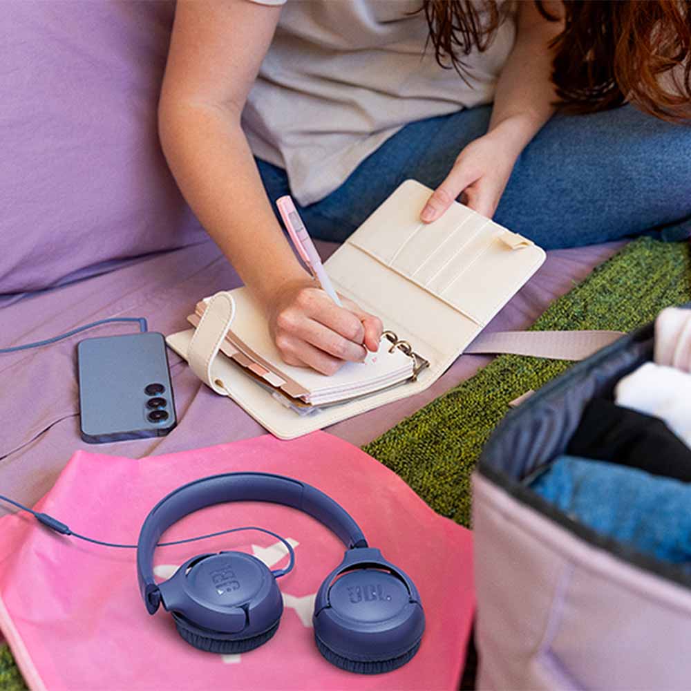 JBL Tune 530 Wired Headphones - lifestyle2