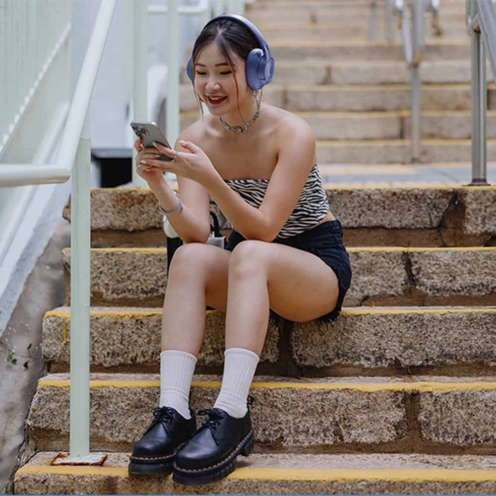 JBL Tune 730BT Headphones - lifestyle2