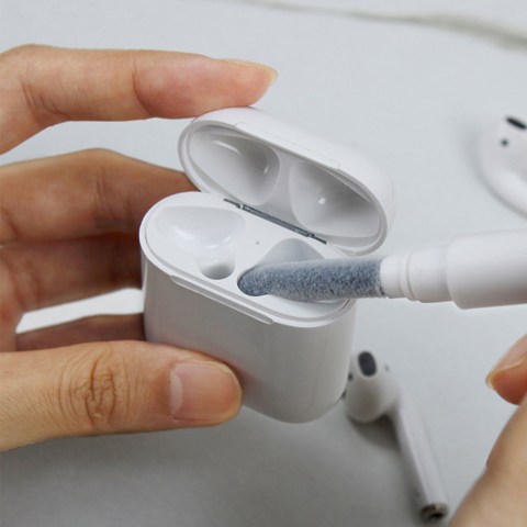 Essentials Cleaning Kit In Ear - case