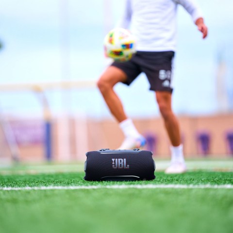 JBL Extreme 5 Portable Bluetooth Speaker - Lifestyle1