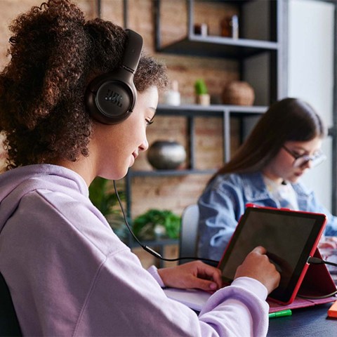 JBL Tune 530C Headphones - lifestyle2