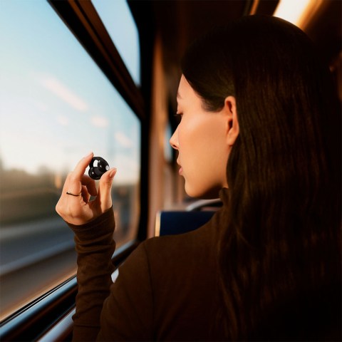 Sennheiser ACCENTUM Clip Earbuds - Lifestyle2