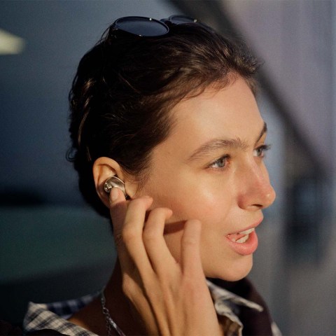 Sennheiser MOMENTUM True Wireless 5 Earbuds - Graphite - lifestyle3