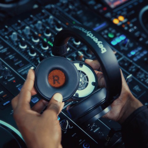 beyerdynamic DJ 300 PRO X Headphones - lifestyle