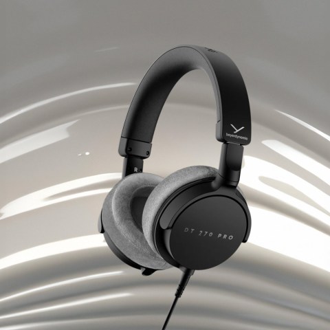 beyerdynamic DT 270 PRO Headphones - lifestyle