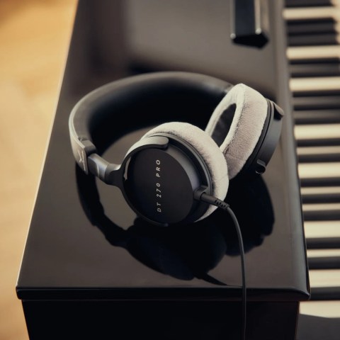 beyerdynamic DT 270 PRO Headphones - piano